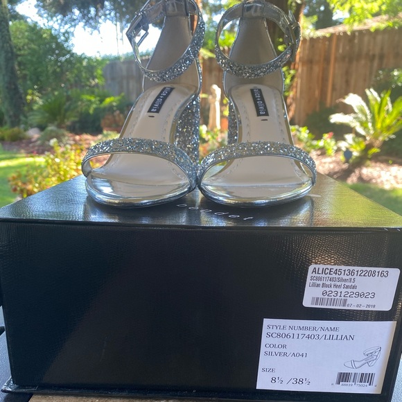 ALICE & OLIVIA SILVER LILLIAN 8.5 - Picture 3 of 6
